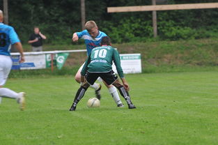 开云体育app在线-足球教练战术布置备受关注，足球教练考虑到对手阵型  第1张